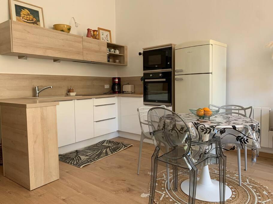 Capucines, Un Jardin Secret Dans Le Centre Historique Apartment Арл Екстериор снимка